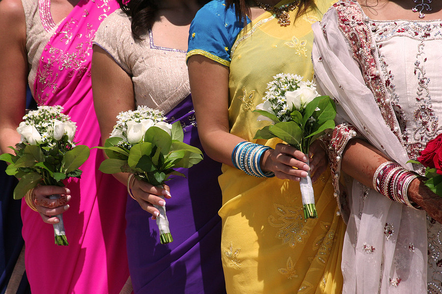 Here are some brilliant websites that help you get started in planning your wedding.