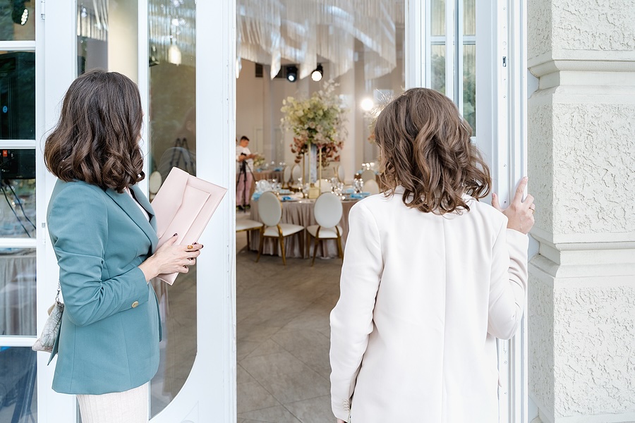 Is It Better to Hire a Wedding Planner?